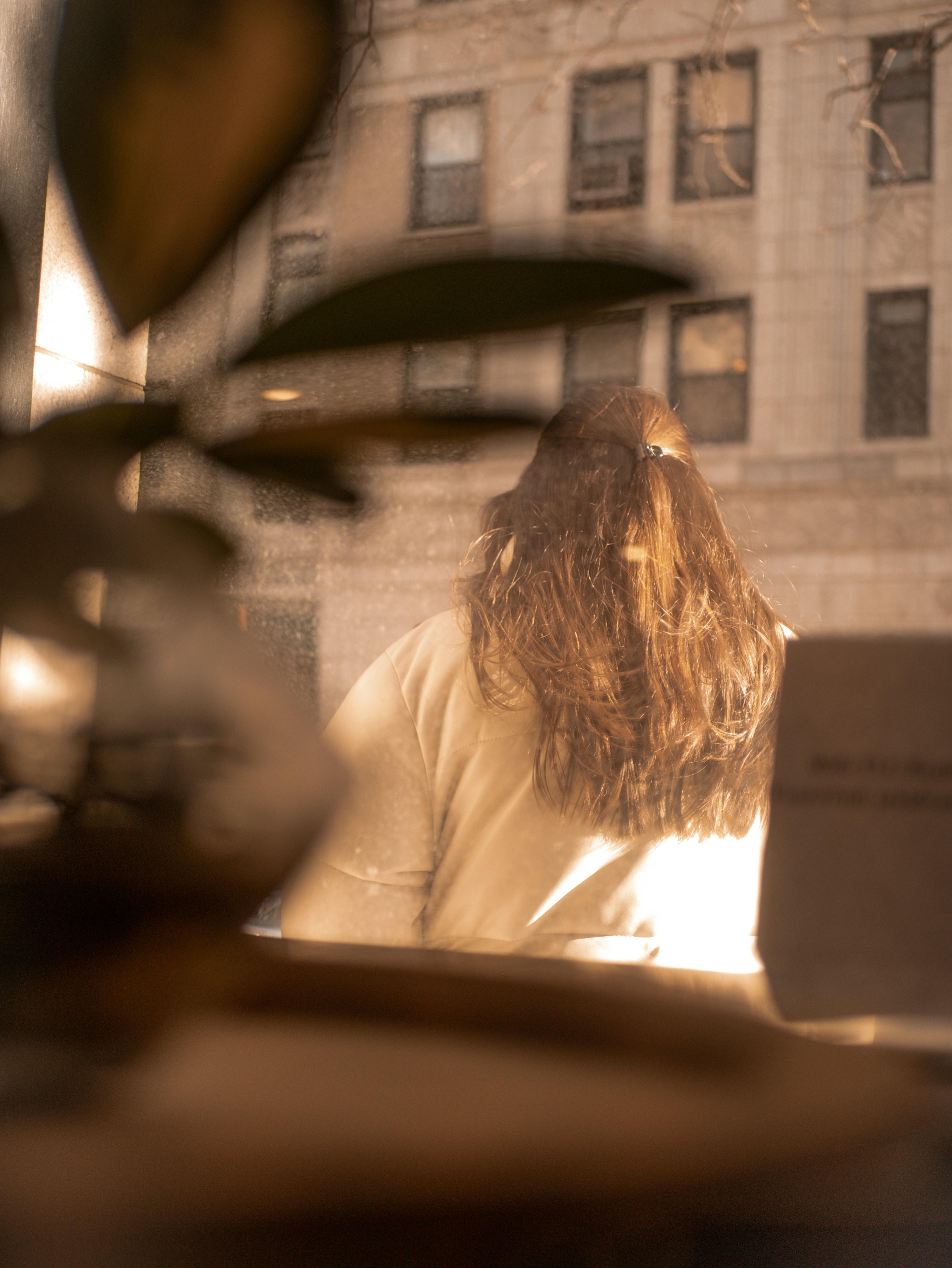 Femme aux longs cheveux